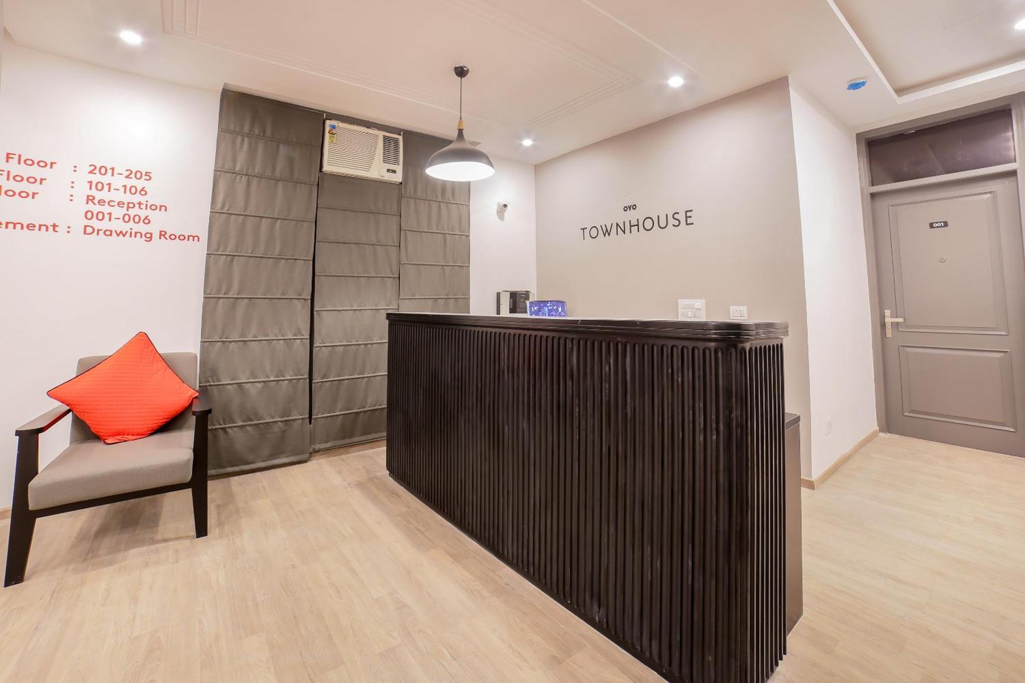 Townhouse 330 Dlf Phase-2 Near Leisure Valley Park Gurgaon Exterior foto